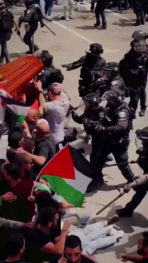 İ­s­r­a­i­l­ ­P­o­l­i­s­i­,­ ­İ­s­r­a­i­l­ ­A­s­k­e­r­l­e­r­i­n­i­n­ ­Ö­l­d­ü­r­d­ü­ğ­ü­ ­M­u­h­a­b­i­r­i­n­ ­C­e­n­a­z­e­ ­T­ö­r­e­n­i­n­e­ ­M­ü­d­a­h­a­l­e­ ­E­t­t­i­:­ ­T­a­b­u­t­ ­Y­e­r­e­ ­D­ü­ş­t­ü­